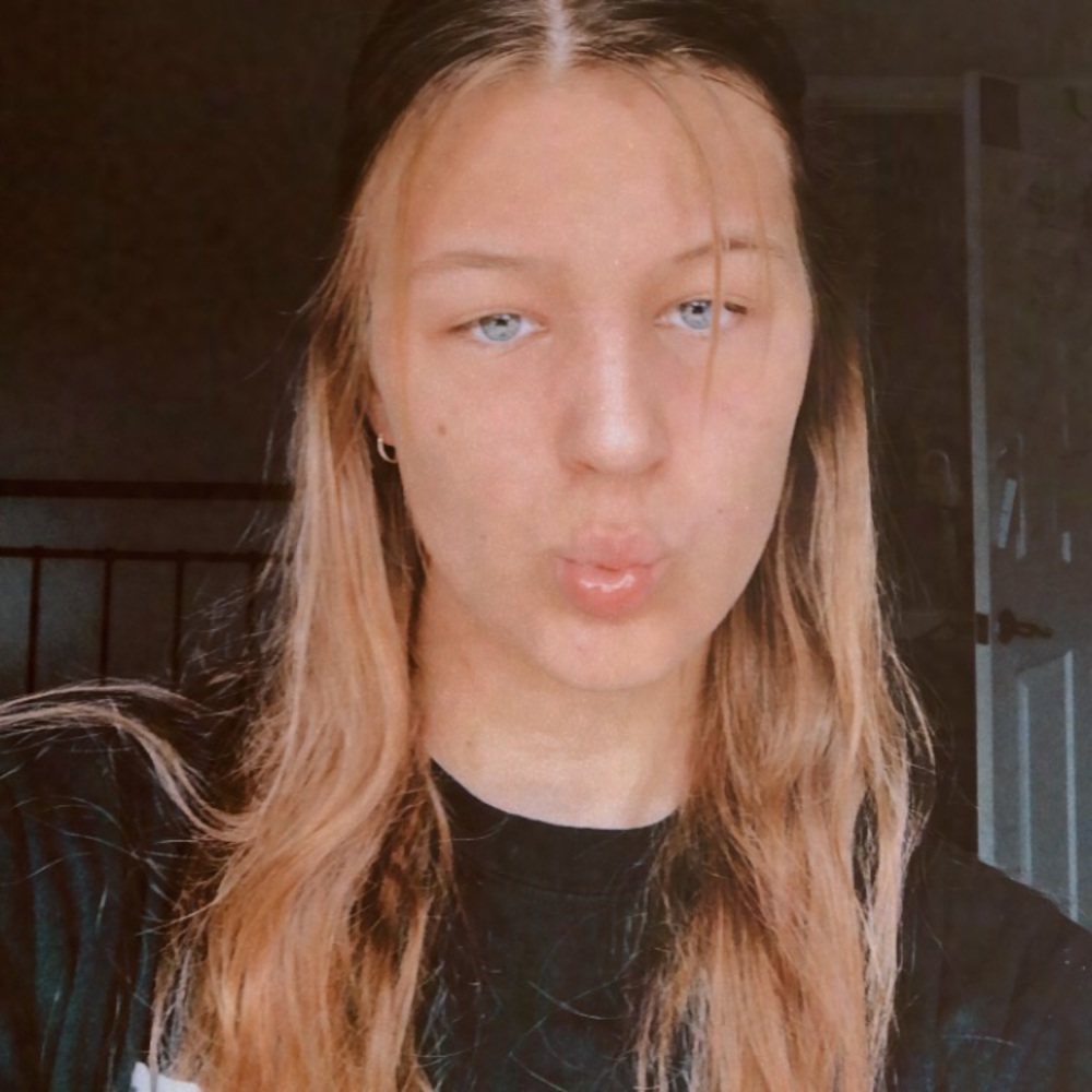 Meet your Posher, Claudia